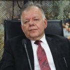 Xavier Zavala Egas es abogado y doctor en Jurisprudencia. Fue decano y catedrático universitario por más de 40 años.
