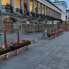 Las vallas no se retiraron del todo. Ahora se alternan con las nuevas jardineras.