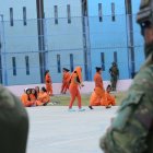 Militares mantienen presencia en las cárceles de Ecuador desde enero de 2024 para apoyar el control de los centros penitenciarios.