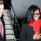 La presidenta encargada de Venezuela, Delcy Rodríguez (d) a su llegada este lunes a Nueva York, Estados Unidos.