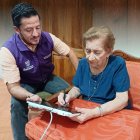 Las brigadas del Registro Civil acercan la cedulación a comunidades y domicilios de personas que tienen dificultades para movilizarse.