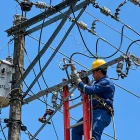 Las industrias AV1 comenzarán a desconectarse de la red eléctrica un día a la semana desde este 22 de septiembre, según el Gobierno (foto referencial).