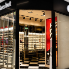 Al momento, Sunglass Hut cuenta con tres tiendas en Guayaquil, ubicadas en Mall del Sol, Riocentro El Dorado y la recientemente inaugurada en Riocentro Ceibos.