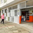 La reja fue instalada hace unas dos semanas en los soportales de un inmueble ubicado en las calles Esmeraldas y El Oro.