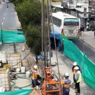 Trabajadores de la española Typsa trabajan en un perfilamiento para la extensión del metro de Quito hasta Calderón, una vez que terminaron el estudio del tramo hasta La Ofelia.