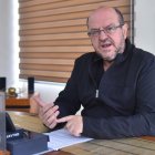 Santiago Carrasco, dirigente de la Federación Médica Ecuatoriana, cuestiona las declaraciones del Gobierno y advierte sobre la situación del sistema público de salud.