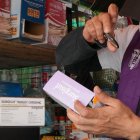 Personal de Arcsa y de las fuerzas de seguridad intervino los puntos de venta y una bodega clandestina cerca del Hospital Monte Sinaí.