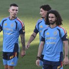 Los jugadores de la selección española Álex Grimaldo, Yéremy Pino y Marc Cucurella durante el entrenamiento.
