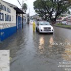 La lluvia estuvo acompañada de relámpagos y truenos durante la madrugada de este domingo en Guayaquil, aún sigue lloviendo en algunos sectores.
