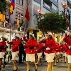 Desfile de antorchas de los Bomberos de Guayaquil.