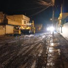 Equipos municipales trabajan en la limpieza de lodo y escombros tras las fuertes lluvias en Quitumbe