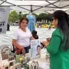 El programa ofrece 5 000 becas de capacitación virtual para mujeres y personas LGBTI+ que buscan desarrollar o fortalecer sus emprendimientos.