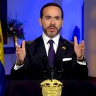 El presidente de Colombia, Abelardo de la Espriella, hablando durante una alocución televisiva este domingo.