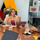 La legisladora Eliana Correa acompañó a los delegados del Colegio Médico del Guayas a la Corte Constitucional y luego se reunió con ellos en la Asamblea.