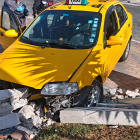 Tras recibir los disparos, el conductor perdió el control del taxi, que terminó impactándose contra un muro en Carcelén.