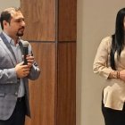 Walther Manrique junto a Karla Saud.