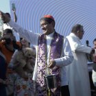 El arzobispo de Guayaquil, Luis Gerardo Cabrera, durante la bendición de mascotas.