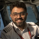 El capitán indio Smit Machchhar, reconocido como héroe tras evitar una tragedia y salvar a más de 170 pasajeros en el vuelo de Flydubai.