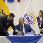 El presidente del CNE José Cabrera dijo que no se puede cambiar el reglamento sobre calificación de candidaturas al CPCCS.
