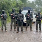 Militares custodian el sector de Guayusa, en Orellana, tras el operativo donde fueron abatidos cinco presuntos integrantes de grupos armados.