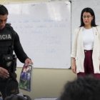 El operativo en la Unidad Educativa Fiscal Guayaquil incluyó la revisión de mochilas y otros espacios del plantel. En los alrededores también fueron inspeccionados varios negocios.