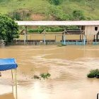 El desbordamiento del río Muisne afecta a las comunidades de Boca del Sucio, en la parroquia San Gregorio.