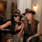 Nina Smith junto a la anfitriona, Cristina Morrison.
