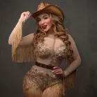 La artista orense Rossanna presenta su cumbia regional matizada con elementos de música urbana.