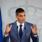 El presidente del Gobierno, Pedro Sánchez, comparece en rueda de prensa tras la reunión del Consejo de Ministros, este martes en el Palacio de la Moncloa.