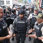 Tres detenidos fueron capturados en Guayaquil por extorsionar a vecinos y obreros cerca del Quinto Puente.