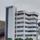 El edificio de Gráficos Nacionales ubicado en la avenida Carlos Julio Arosemena en el norte de Guayaquil.