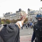 Se produjeron enfrentamientos al término de una manifestación de estudiantes de secundaria y miembros de sindicatos de educación durante una jornada nacional de protestas por las condiciones escolares en París, Francia, el 6 de octubre de 2026.