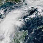La tormenta Isaías avanza por el Golfo de México y podría convertirse en huracán antes de acercarse a Estados Unidos.