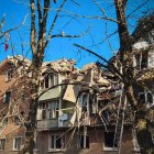 Daños en un edificio residencial de cinco pisos tras un ataque ruso en Priluki, región de Cherníguiv, Ucrania, el 7 de octubre de 2026.