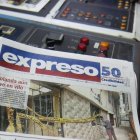 Un diario hace una curación de todo lo publicado, aplicando un filtro de calidad. Un diario invierte en tener columnistas que con sus mentes diversas nutren a la sociedad con criterios, ideas y posturas.