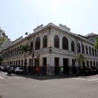 Fachada del edificio patrimonial en el que funcionó el colegio Ana Paredes de Alfaro, en las calles Sucre y Chimborazo, en el centro de Guayaquil.