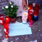 La madrileña Puerta del Sol se llenó de pena, rabia e indignación durante la madrugada de este jueves, tras conocerse horas antes la muerte de Maricarmen.