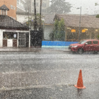 Lluvia con granizo cayó en Quito, el miércoles 7 de octubre del 2026. Una imagen registrada después de las 16:00, en la Juan León Mera y Robles.