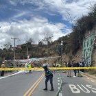La avioneta terminó fuera de la pista de aterrizaje y cayó hacia una avenida en Cuenca.