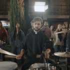 Los jóvenes encuentran un espacio alrededor de la música