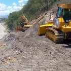 Hay maquinaria trabajando en la vía Cuenca-Girón-Pasaje, en Azuay.