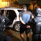 Además de Jackson Zambrano, hubo 20 personas aprehendidas: 18 ciudadanos ecuatorianos y dos servidores policiales en servicio activo.
