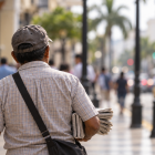 La transición digital deja preguntas sobre el sustento de quienes viven de vender periódicos.