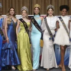 Durante el evento se entregaron bandas a finalistas y semifinalistas de Miss Ecuador 2026, quienes representarán al país en varios certámenes de belleza.