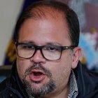 Detienen a funcionario por presuntos cobros de hasta $5.000 por empleos.