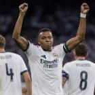 El delantero francés del Real Madrid, Kylian Mbappé, celebra el primer gol del equipo madridista durante el encuentro correspondiente a la Champions League 2026-27.