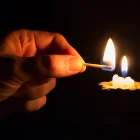 Los cortes imprevistos de electricidad generaron reclamos en distintas ciudades de Ecuador durante la madrugada del 14 de octubre.