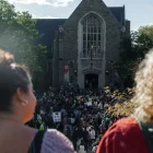 Concentración en la Plaza Ho de la Universidad de Cornell en la que se reclama por el caso sobre la violación grupal de una estudiante en 2024.