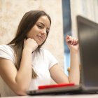 Despega ofrece formación virtual gratuita para que estudiantes y graduados exploren oportunidades de negocio desde sus carreras.