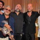 William Solórzano ‘Totah’ y Willy Wong, quienes participarán en el Guayaquil Rock Fest 2026, junto a Héctor Napolitano, Mikko Kosonen, Lucas Napolitano, Carlos Prado y Jaime Carrillo.|